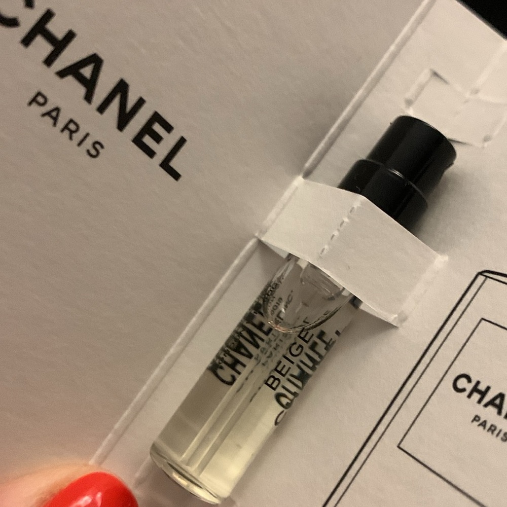 Unopen brand new authentic   Beige Chanel Paris for women,collectors must